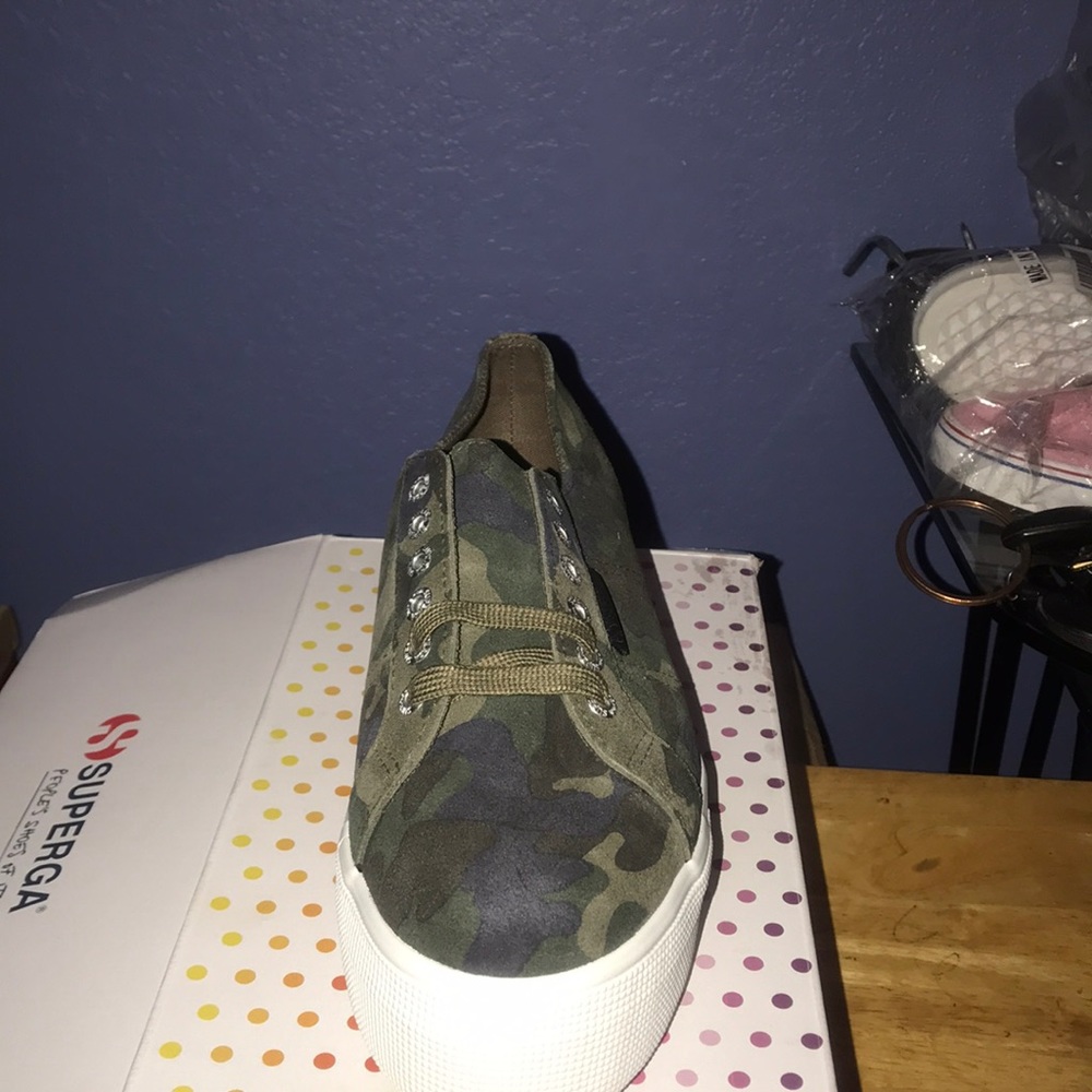 Shoe - Picture 2 of 4